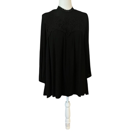 On the Road Black Lace Long Sleeve Midi Dress Size Medium - Picture 4 of 8